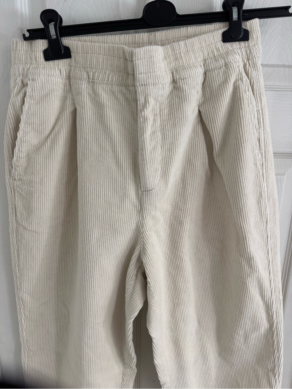 NWOT GAP HIGH HIGH RISE CORDUROY PANT
SZ MED TALL
CREAM COLOR